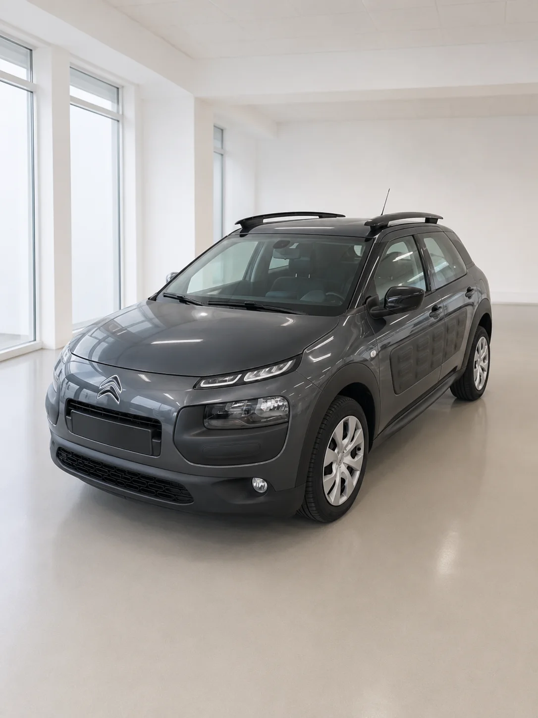 Grå Citroën C4 Cactus i Bilhuset Danmarks showroom